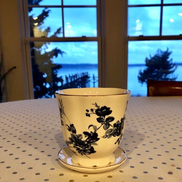 Mini 4” Porcelain Succulent Cactus Flower Planter - Picture 4 of 7